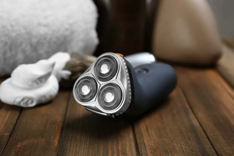 Czy do golarki elektrycznej używa się pianki i jakie są skutki?