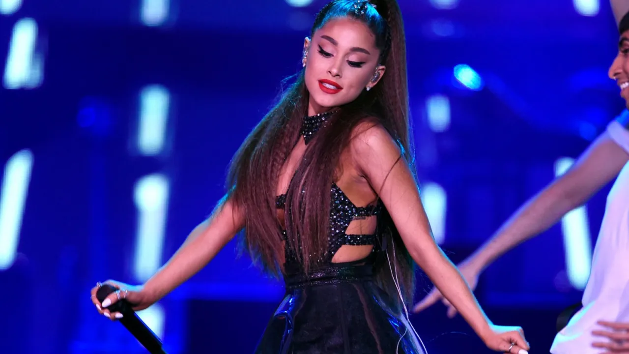 7 Rings Ariany Grande: Fenomen muzyczny i rekordowy hit