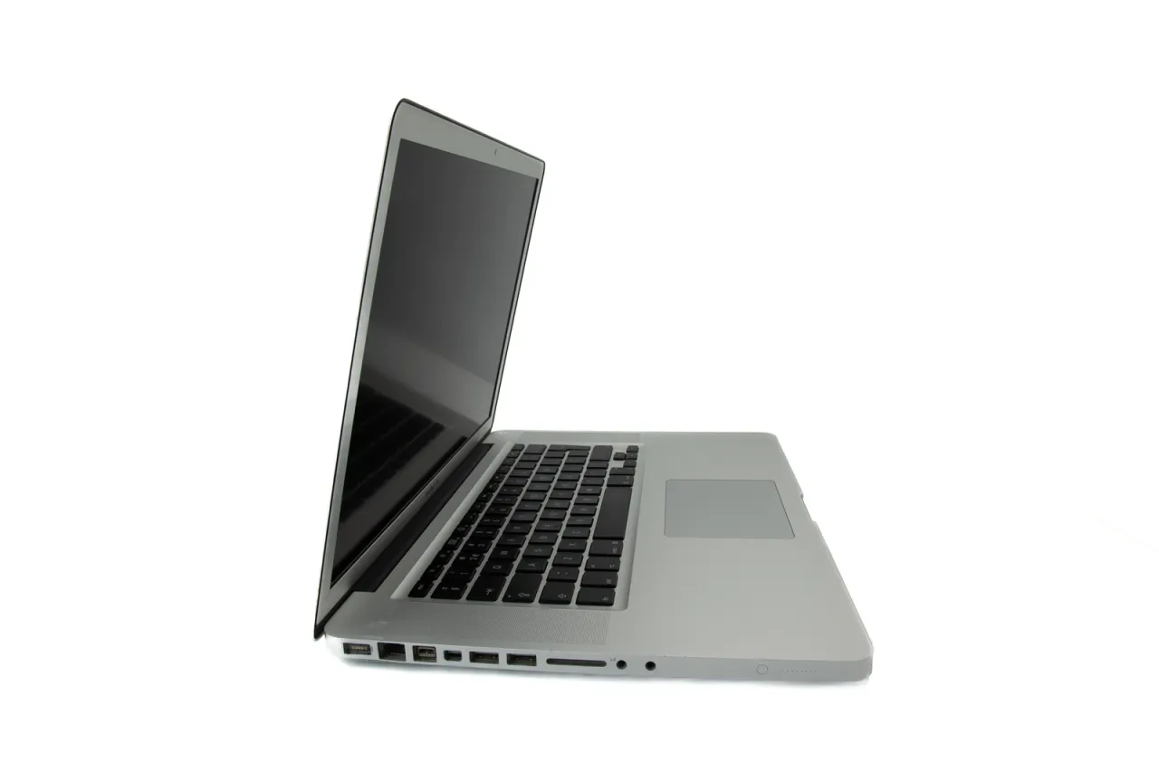 MacBook Pro A1286: Czy warto jest kupić ten kultowy model? Porady