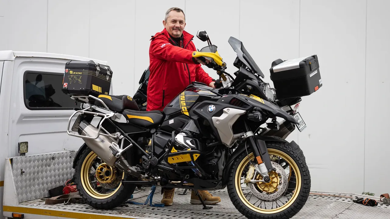 Jak przewieźć motocykl bezpiecznie i uniknąć kosztownych błędów