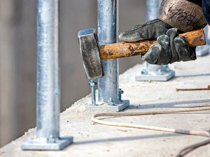 Jak klamra spinająca mury (kotew) może uratować Twoją konstrukcję?