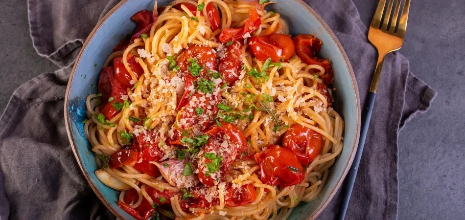 Proste spaghetti z pomidorkami koktajlowymi, które zachwyci smakiem