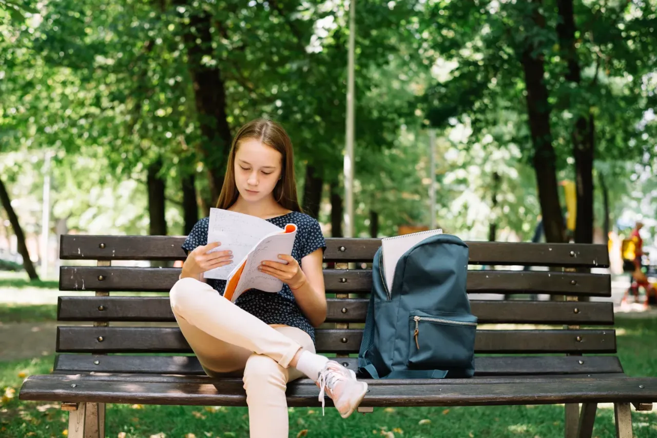 Skuteczne sposoby jak nie zasnąć przy nauce: 8 sprawdzonych technik