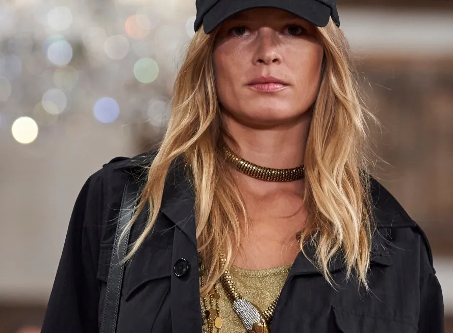 Czapka z daszkiem damska: 10+ stylizacji, które pokochasz!