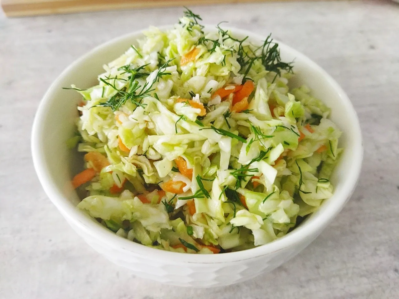 Idealna surówka do frytek: Przepisy, które odmienią Twój posiłek