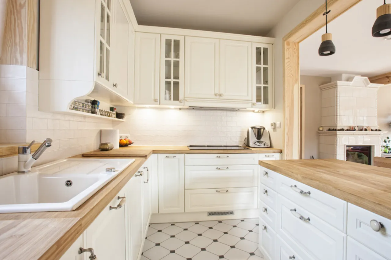 Jakie kafelki do białej kuchni? 7 sprawdzonych propozycji