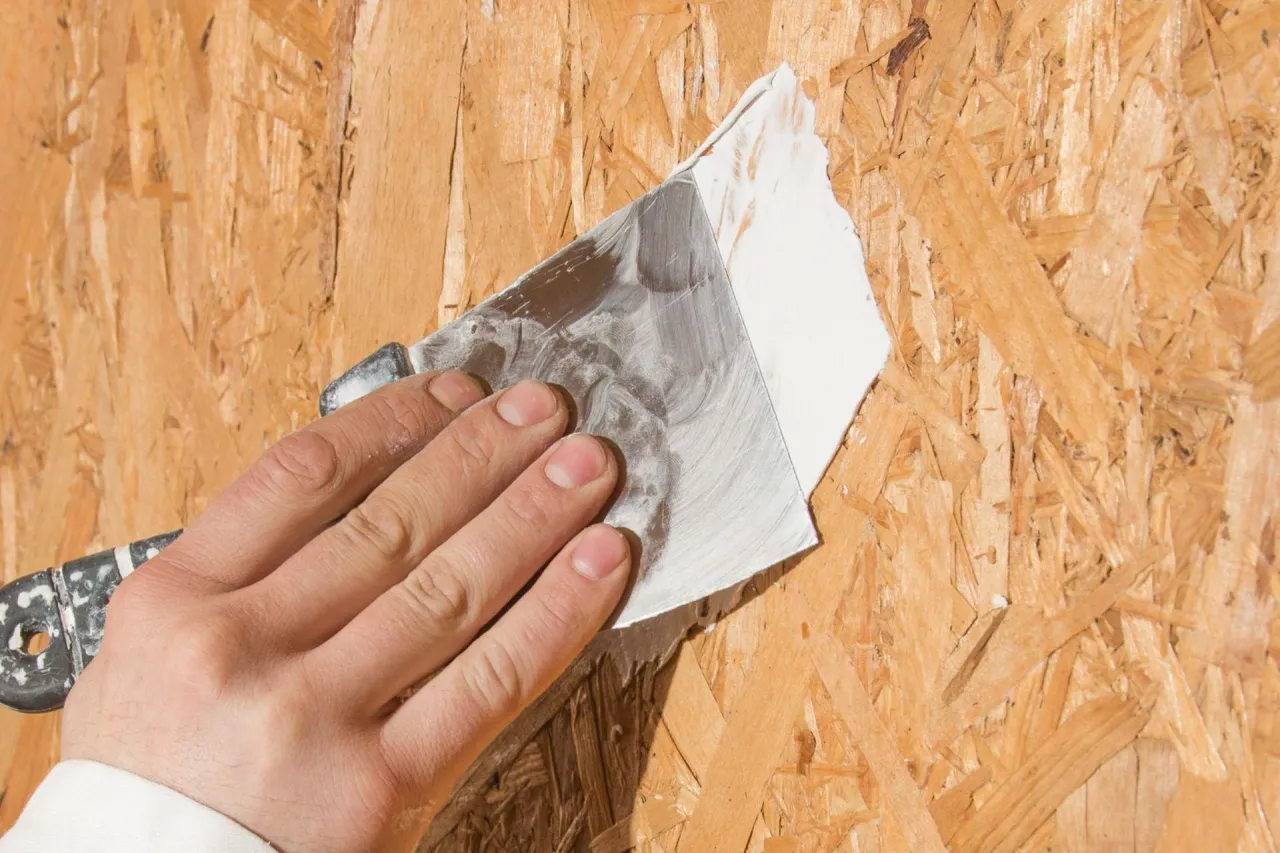 Jaki tynk na płyty OSB? Wybierz najlepszy dla trwałości i estetyki