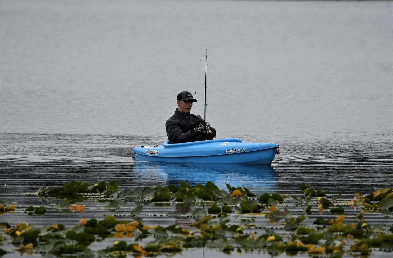 Czy można łowić ryby bez karty wędkarskiej? Oto ważne wyjątki i zasady