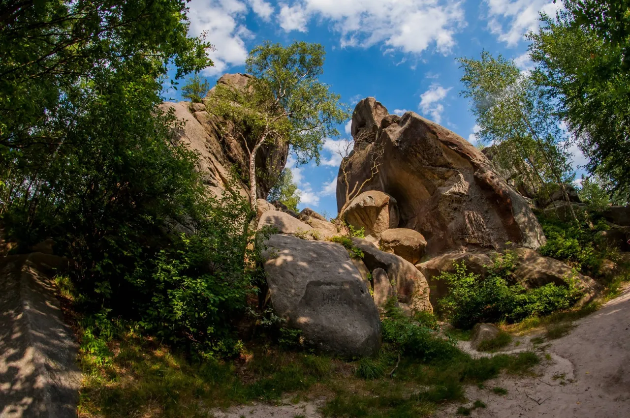 Rezerwat przyrody Prządki: odkryj unikalne formacje i legendy