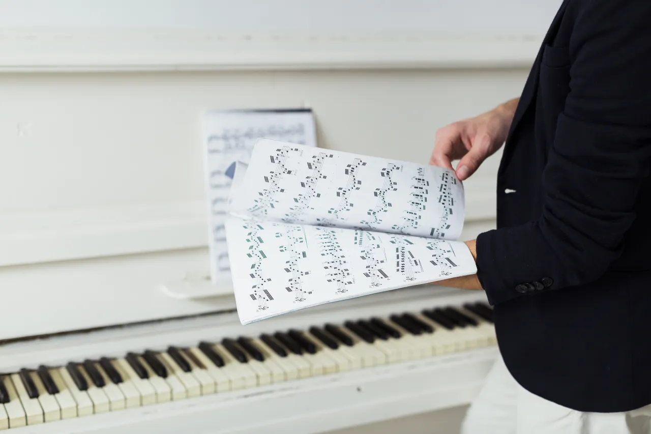 Jak się podpisuje nuty: Proste zasady notacji muzycznej na pięciolinii