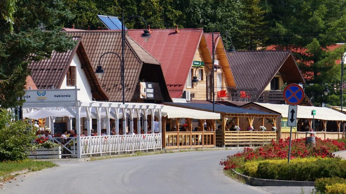 Gdzie zjeść w Bieszczadach? Odkryj smaki, które zachwycają!