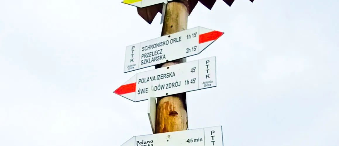 Co oznaczają kolory szlaków górskich? Odkryj ich znaczenie i trudności