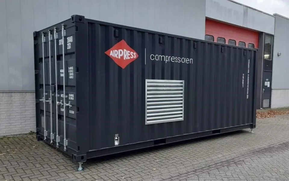 Kontenerowe stacje sprężonego powietrza a tradycyjne kompresorownie – porównanie
