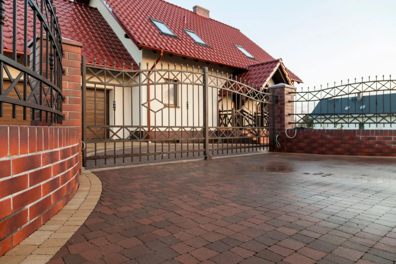 Jaką rurę pod wjazd na posesję wybrać, aby uniknąć problemów?