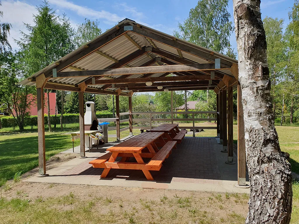 Najlepsze miejsca na grilla nad jeziorem, które zachwycą Twoich gości