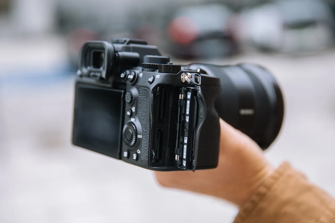 Sony A7S III: Recenzja, opinie użytkowników i zastosowanie w fotografii