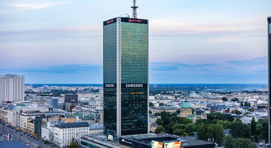 Marriott Warszawa: Ile pięter ma wieżowiec i co kryje na szczycie?