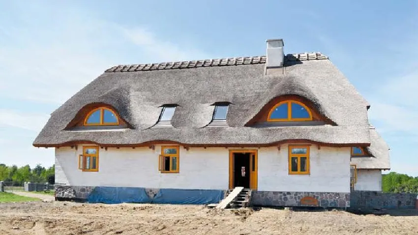 Ile kosztuje budowa domu z gliny? Poznaj ukryte wydatki i oszczędności