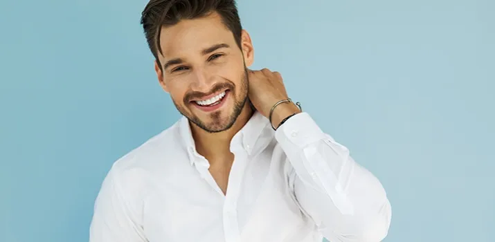 Dezodorant czy antyperspirant mężczyzna – co wybrać, aby uniknąć problemów?