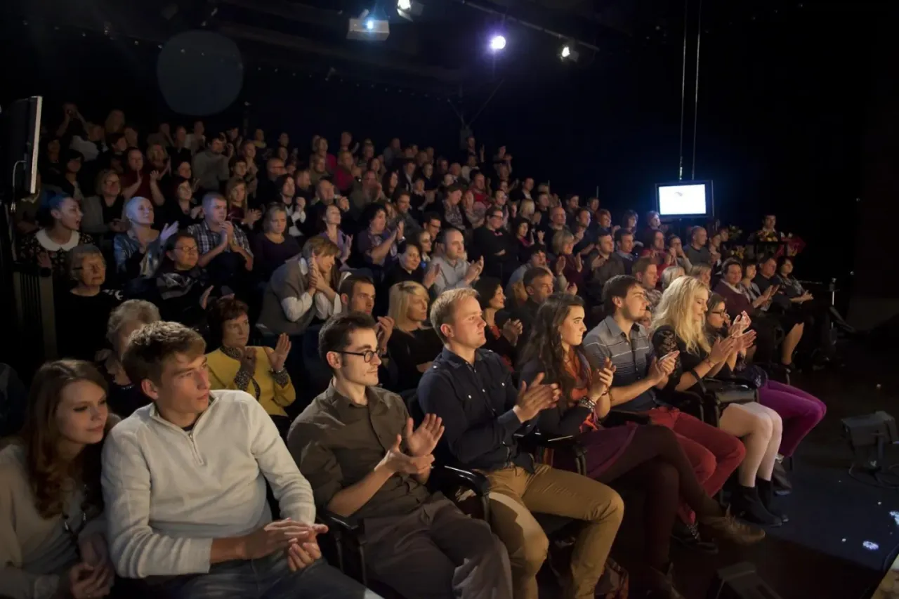 Czego nie wolno robić w teatrze, aby nie przeszkadzać innym widzom Czego nie wolno robić w teatrze, aby nie przeszkadzać innym widzom