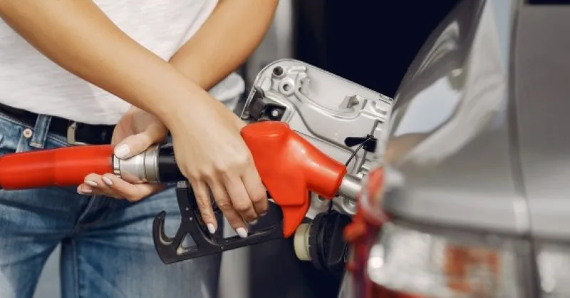 Wlanie benzyny do diesla objawy – jak uniknąć kosztownych napraw