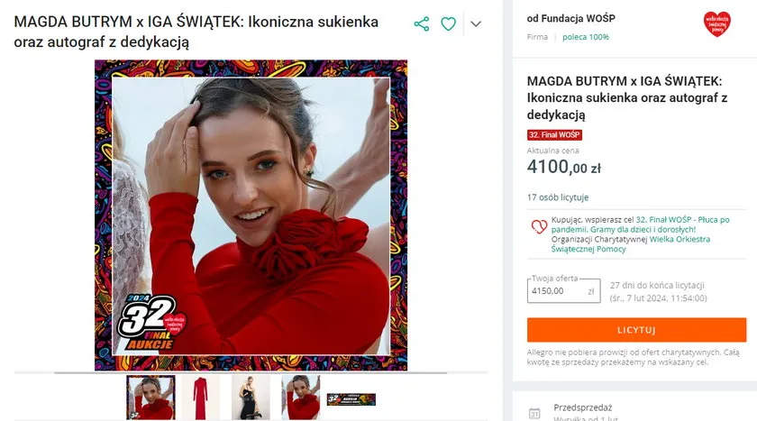 Iga Świątek w czerwonej sukience wspiera WOŚP z autografem