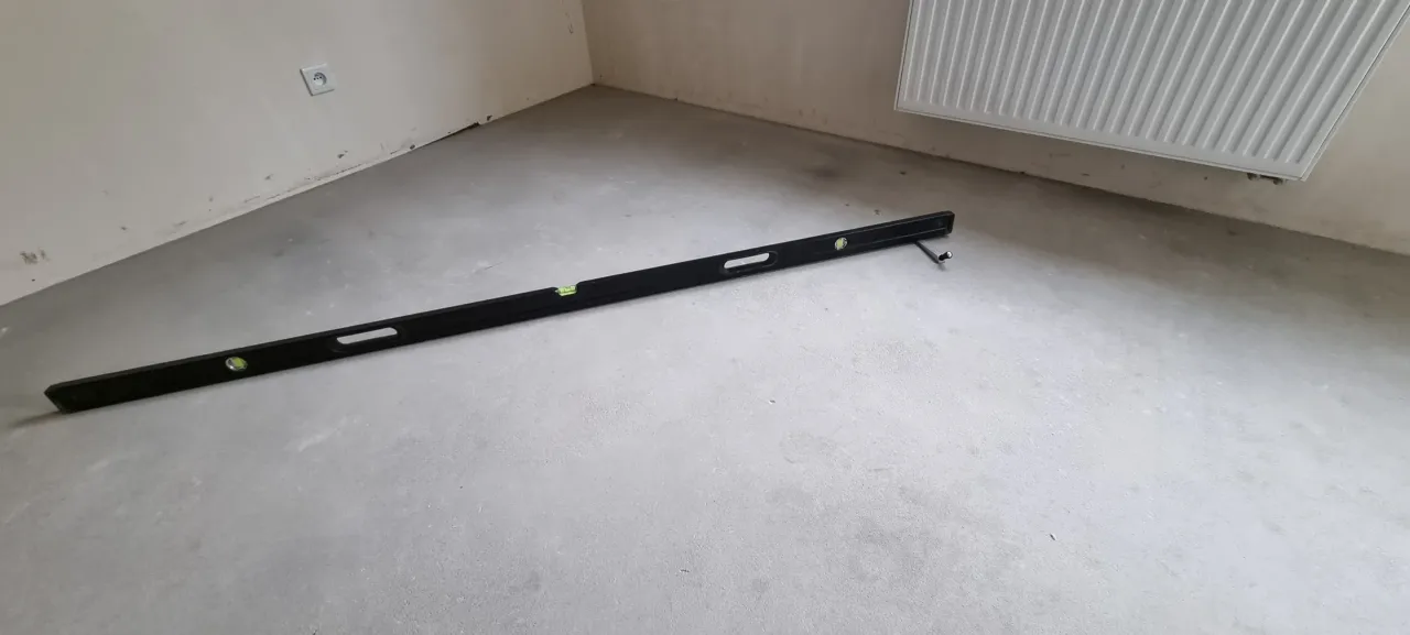 Jakie są dopuszczalne poziomy wilgotności posadzki pod panele?