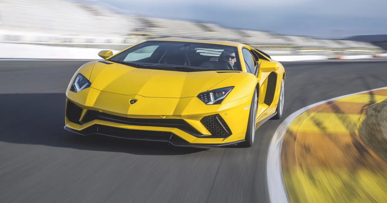 Lamborghini Aventador ile koni - moc, która zaskakuje i zachwyca