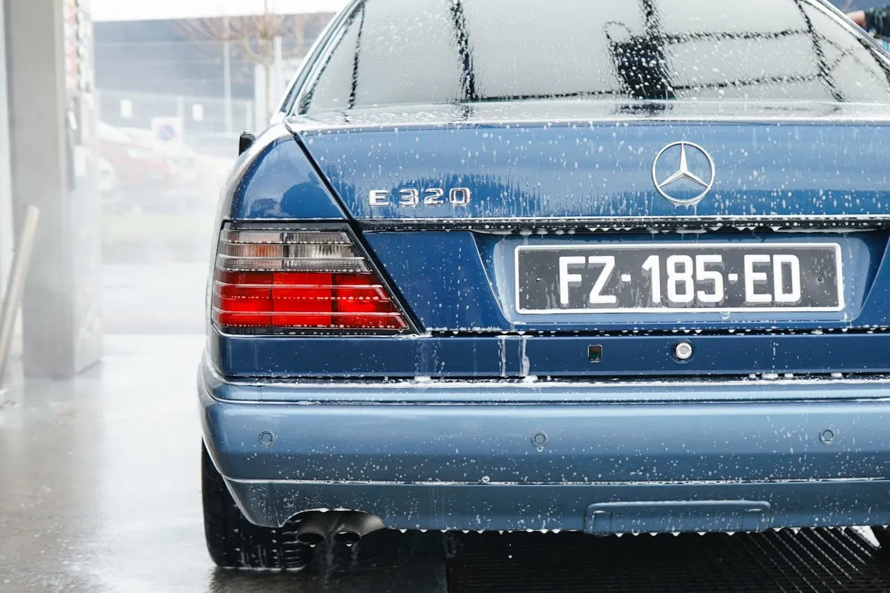 Jak myć auto na myjni? Uniknij błędów i miej lśniący lakier!