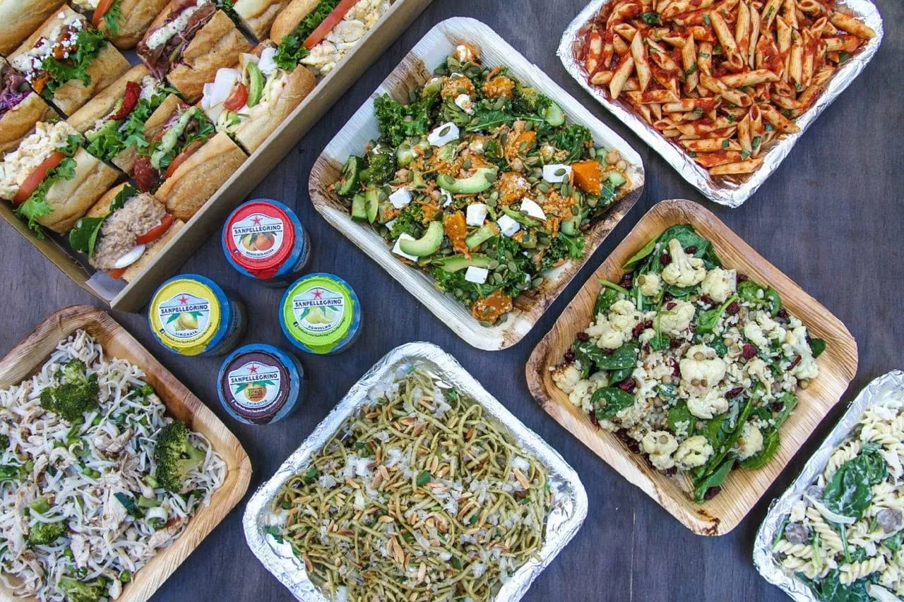 Jakie przekąski na plażę? 5 łatwych i zdrowych pomysłów na lato