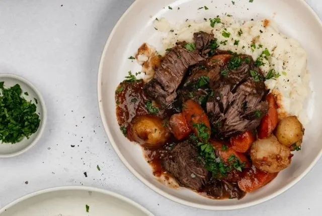 Pyszne przepisy na wołowinę, które zachwycą Twoich gości