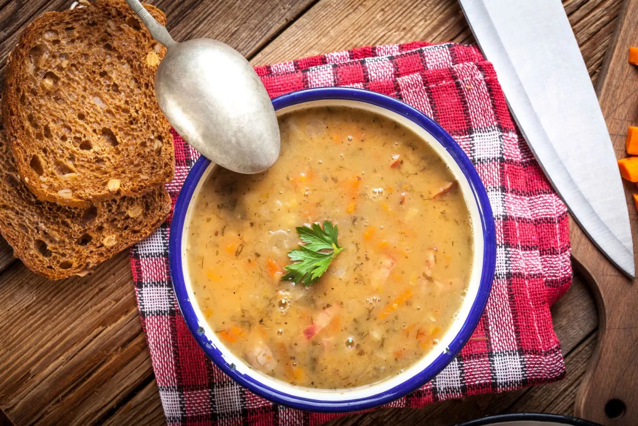 Przyprawy do grochówki: Sekret idealnego smaku wojskowej zupy