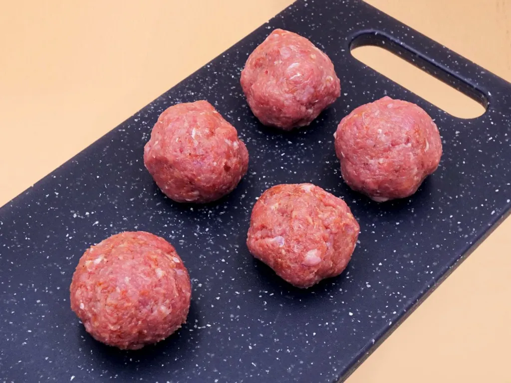 Pulpety drobiowe kcal – ile kalorii mają i jak je przygotować zdrowo?