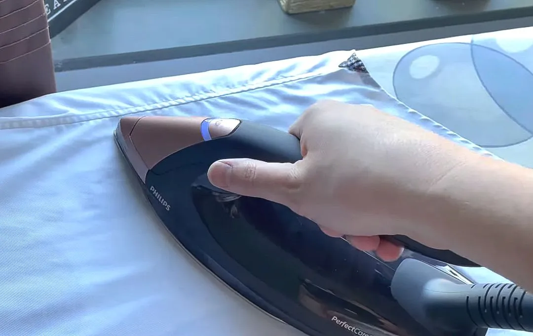 Żelazko czy stacja parowa – co wybrać? Opinie i porady użytkowników