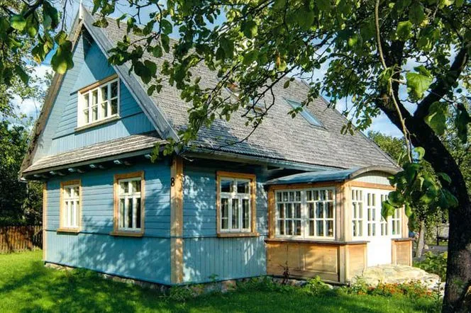 Czym obić stary drewniany dom? Poradnik wyboru i ocieplenia