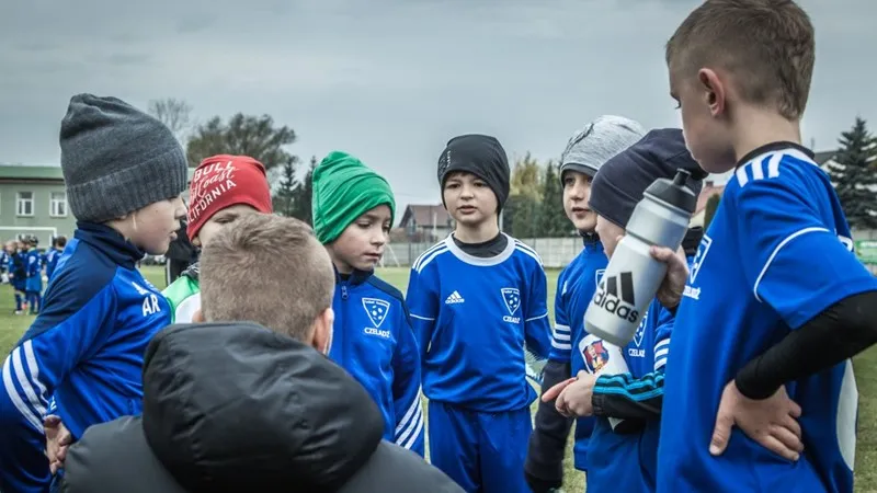 Piłka nożna dla dziewczyn? Obalamy mity i pokazujemy, jak zacząć!