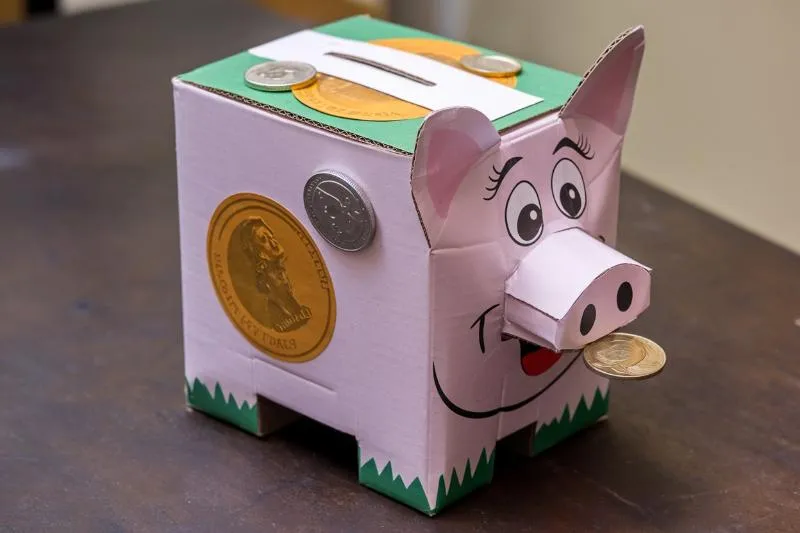 Jak zrobić skarbonkę z pudełka po butach - łatwy sposób na oszczędzanie