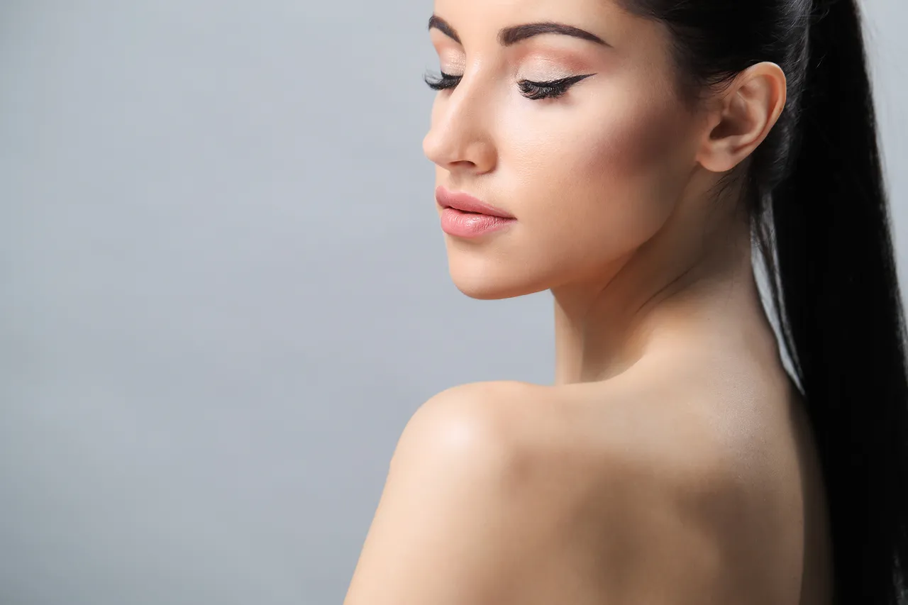 Ile trwa przedłużanie rzęs? Odkryj, co wpływa na czas zabiegu