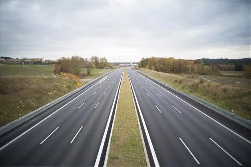 Jakie pojazdy na autostradzie? Sprawdź, co możesz wziąć ze sobą Jakie pojazdy na autostradzie? Sprawdź, co możesz wziąć ze sobą
