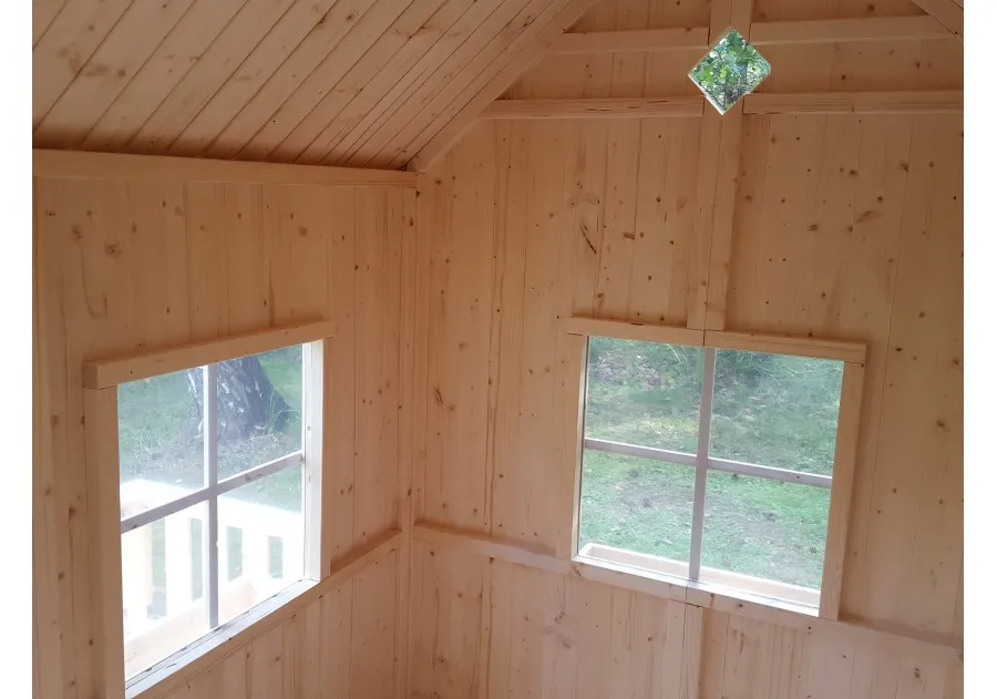 Okno do domku dla dzieci: Jak wybrać bezpieczne i atrakcyjne