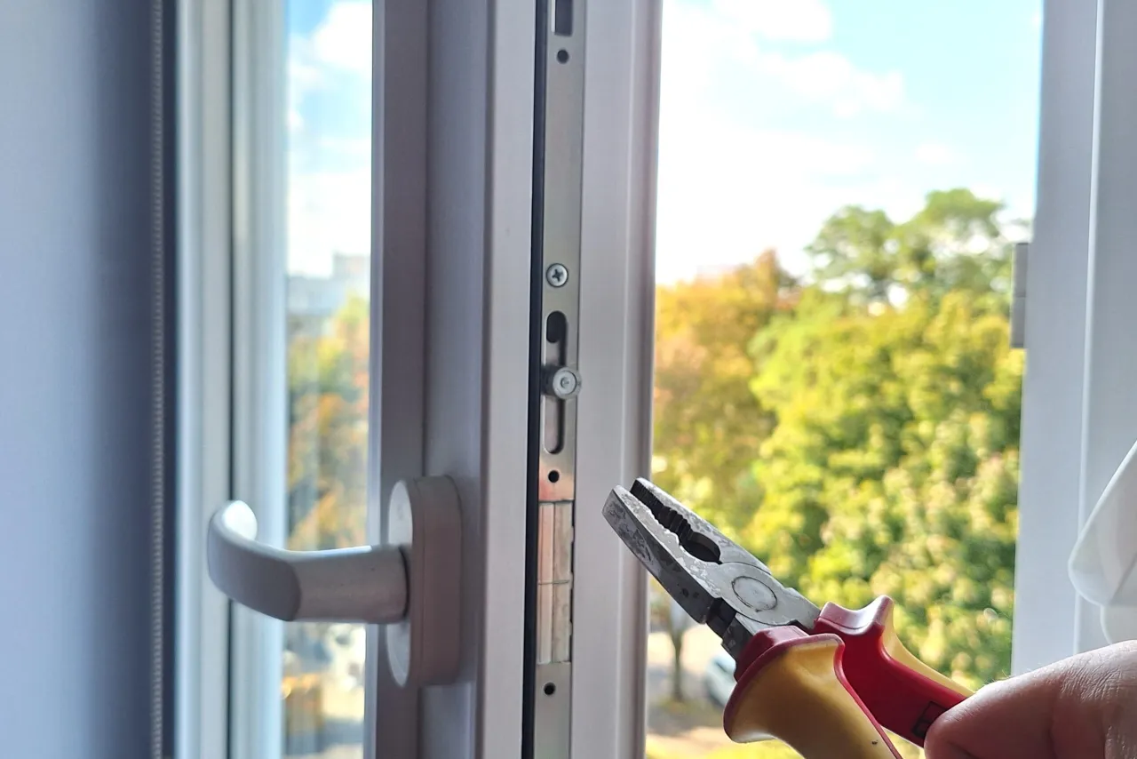 Regulacja okien zima-lato: Prosty poradnik DIY