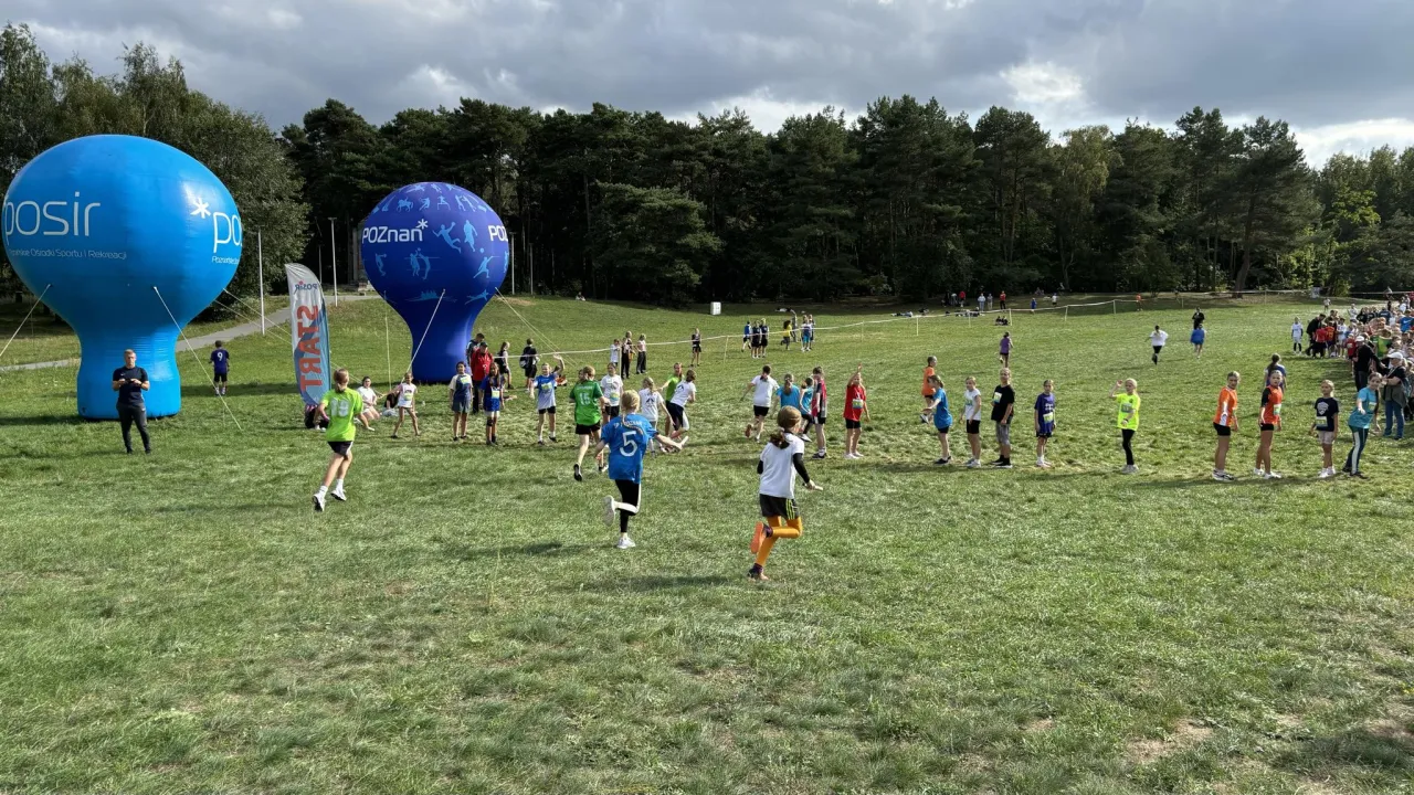 Bieg na 800 m w szkole podstawowej: czasy i oceny uczniów