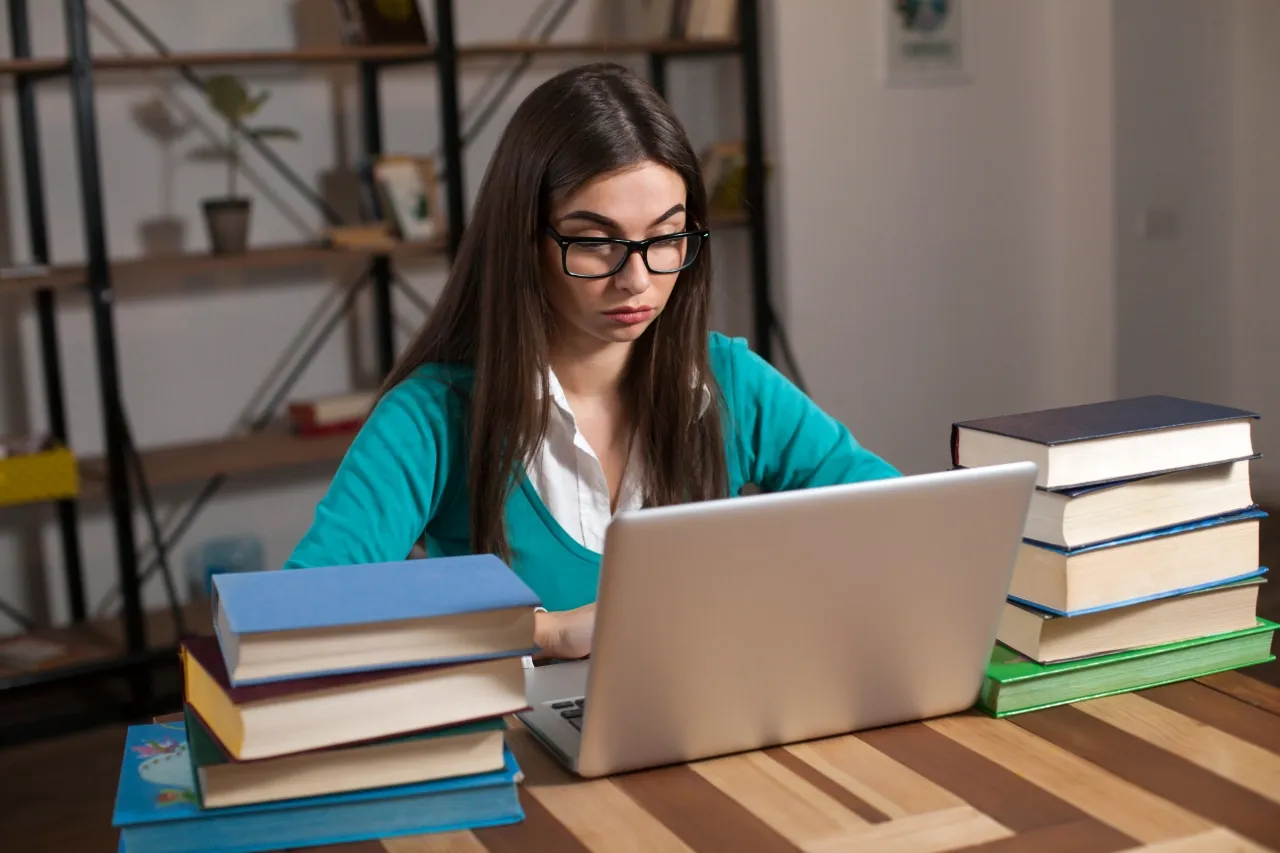 Jak skutecznie szukać książek w sieci - kompleksowy poradnik wyszukiwania
