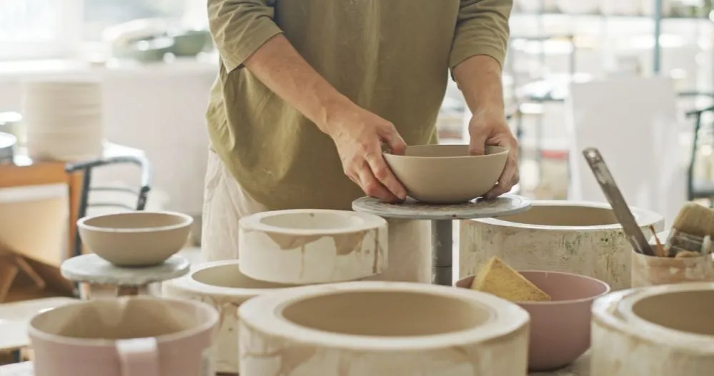 Zajęcia z ceramiki: Relaks, pasja i Twoje pierwsze dzieło z gliny!