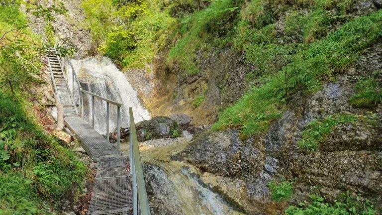 Janosikowe Diery: fascynujący szlak w Małej Fatrze na Słowacji