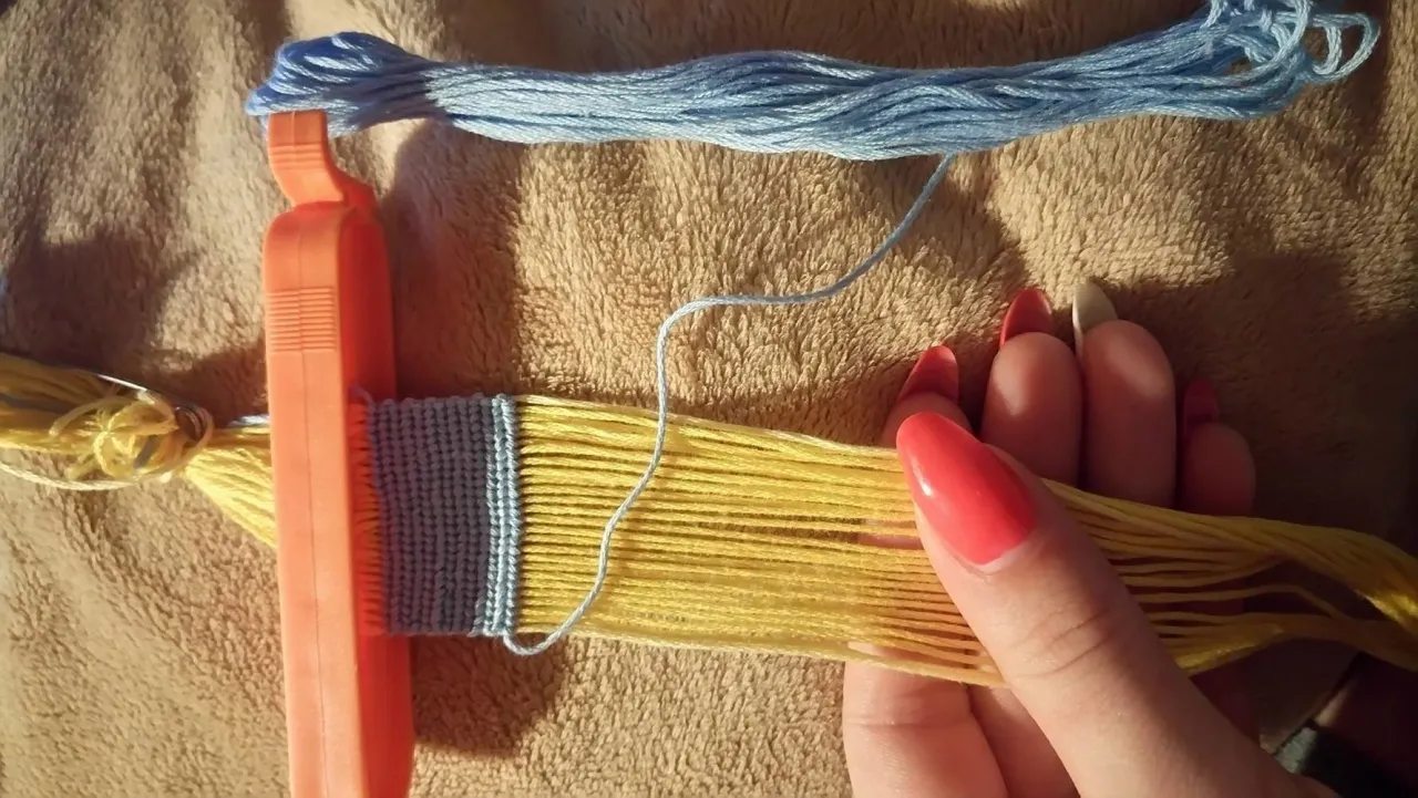 Jak zakończyć bransoletkę z muliny, aby była trwała i piękna