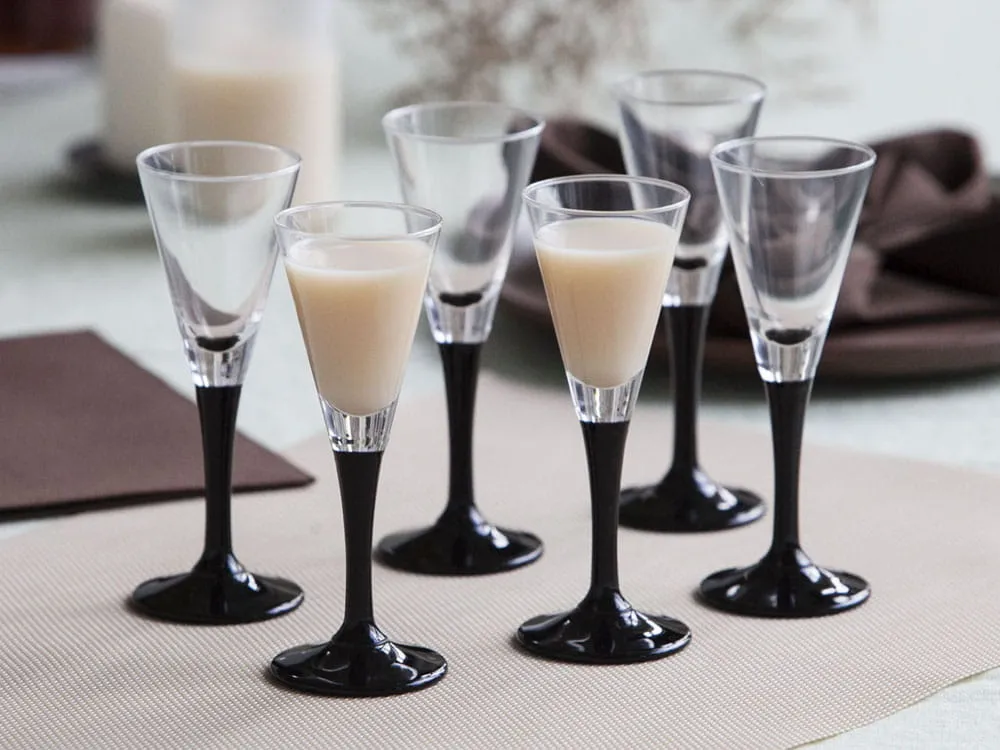 Jakie kieliszki do nalewki wybrać, aby podkreślić smak trunku?