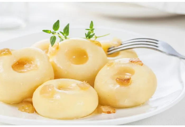 Ile klusek śląskich na osobę? Odkryj idealną porcję na obiad