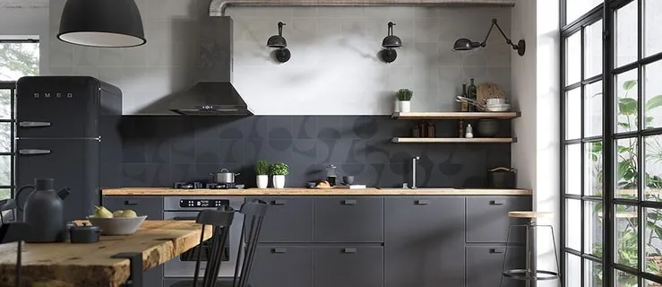 Czym zakryć płytki w kuchni? Proste sposoby na tani remont