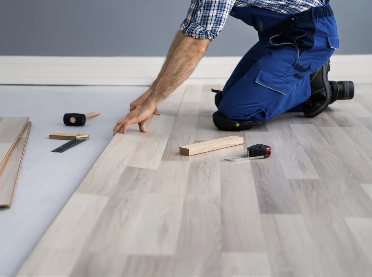 Ile za montaż paneli podłogowych? Ceny, które mogą zaskoczyć